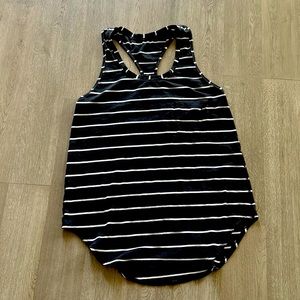 LULULEMON 8 razorback tank top gray and white strips with front pocket